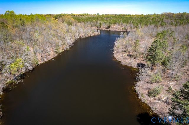 18262 Seals Rd, Bowling Green, VA 22427