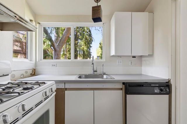 22330 Victory Boulevard 604, Los Angeles, CA 91367