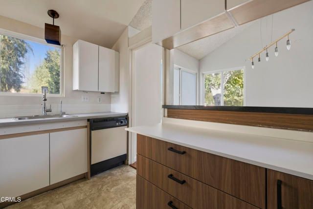 22330 Victory Boulevard 604, Los Angeles, CA 91367