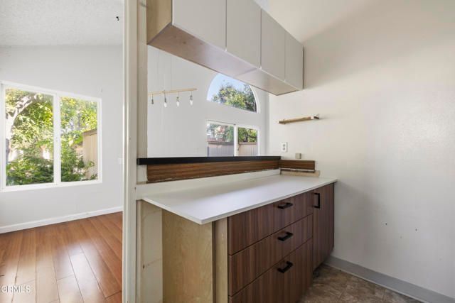 22330 Victory Boulevard 604, Los Angeles, CA 91367