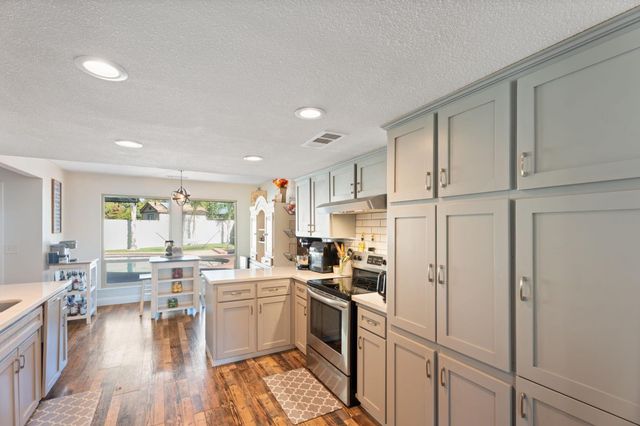 2778 W Robinwood Lane, Fresno, CA 93711