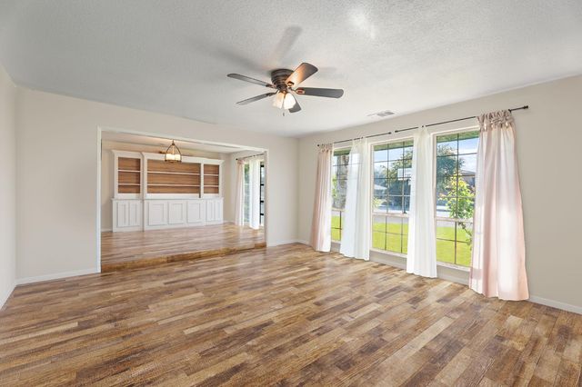 2778 W Robinwood Lane, Fresno, CA 93711