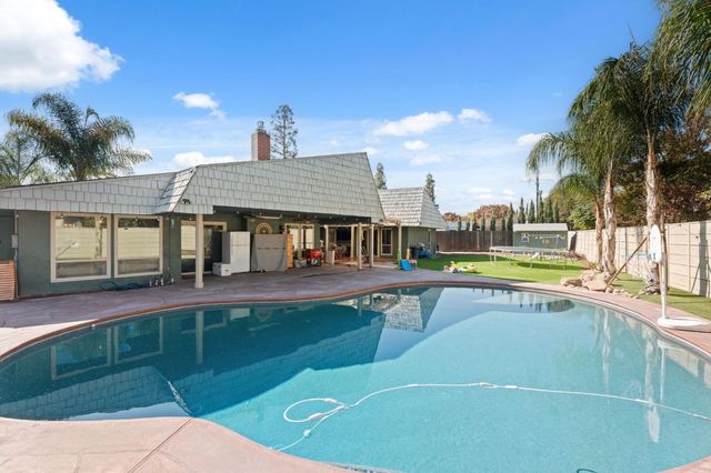 2778 W Robinwood Lane, Fresno, CA 93711