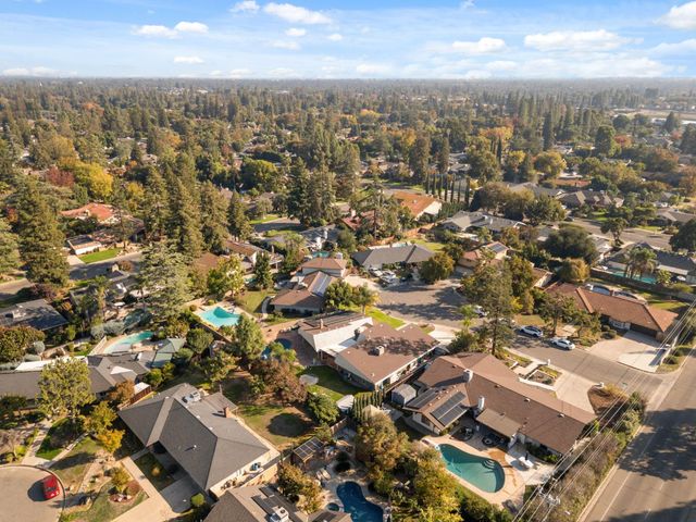 2778 W Robinwood Lane, Fresno, CA 93711