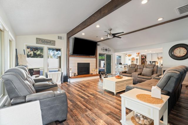 2778 W Robinwood Lane, Fresno, CA 93711