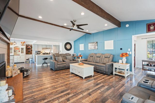 2778 W Robinwood Lane, Fresno, CA 93711