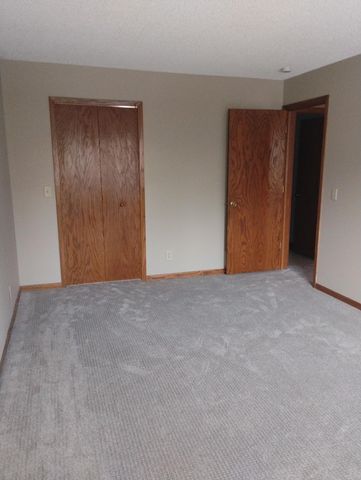 1027 Pond View Court, Vadnais Heights, MN 55127