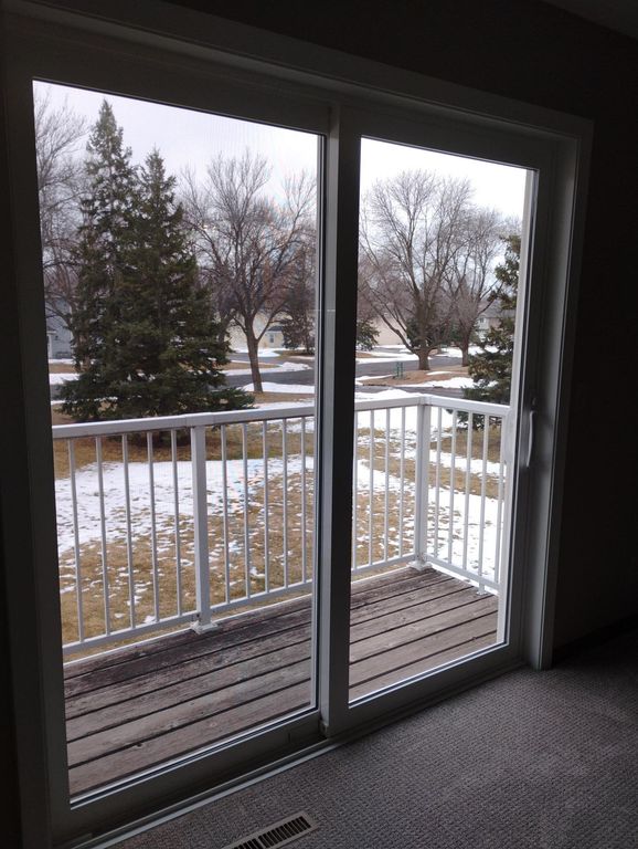 1027 Pond View Court, Vadnais Heights, MN 55127