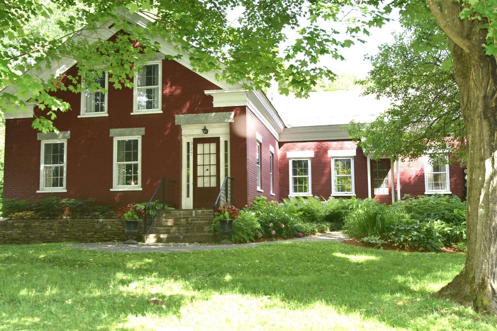327 Browns Trace, Jericho, VT 05465