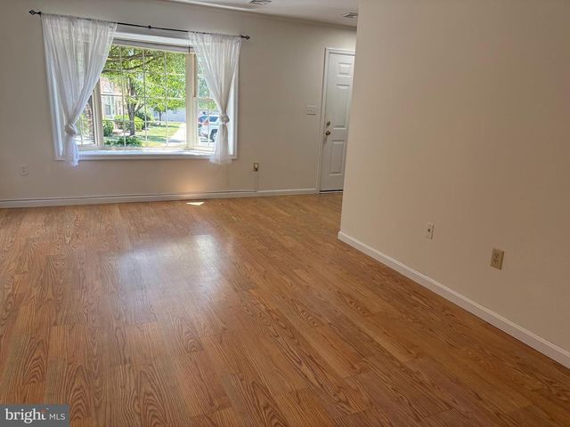 320 WOODLAND VIEW CT, Harrisburg, PA 17110