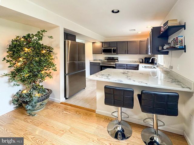 320 WOODLAND VIEW CT, Harrisburg, PA 17110