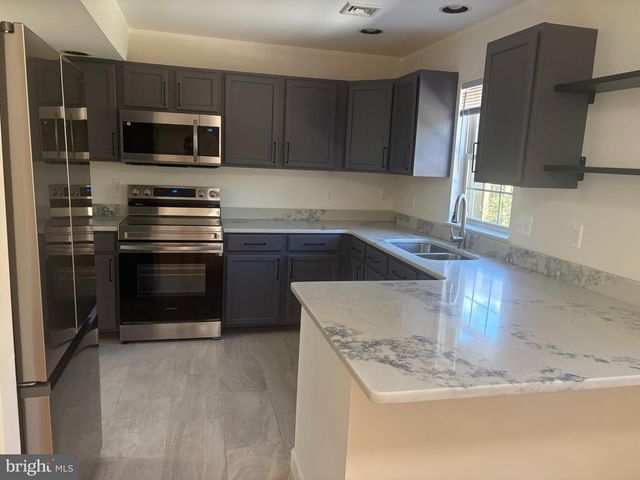 320 WOODLAND VIEW CT, Harrisburg, PA 17110