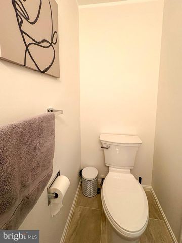 320 WOODLAND VIEW CT, Harrisburg, PA 17110