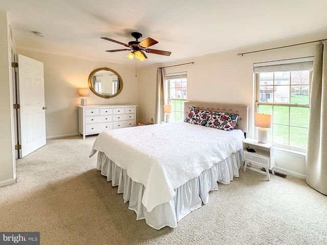 320 WOODLAND VIEW CT, Harrisburg, PA 17110