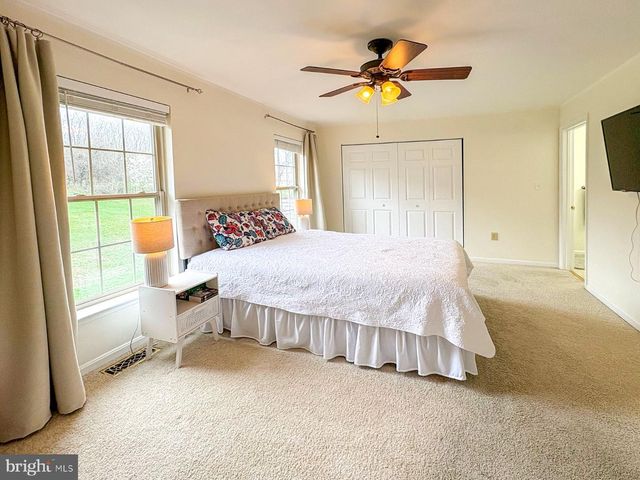 320 WOODLAND VIEW CT, Harrisburg, PA 17110
