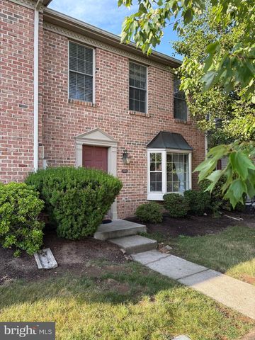 320 WOODLAND VIEW CT, Harrisburg, PA 17110