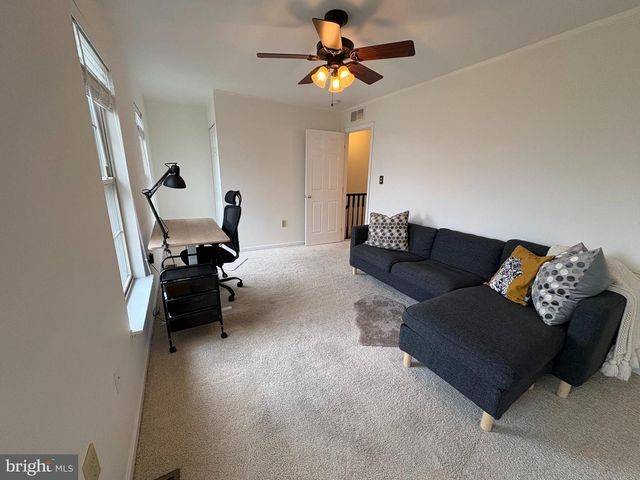 320 WOODLAND VIEW CT, Harrisburg, PA 17110