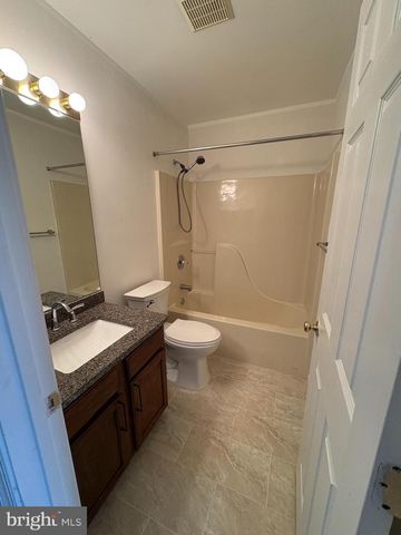 320 WOODLAND VIEW CT, Harrisburg, PA 17110