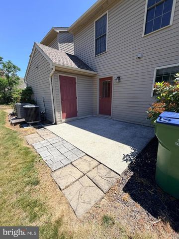 320 WOODLAND VIEW CT, Harrisburg, PA 17110