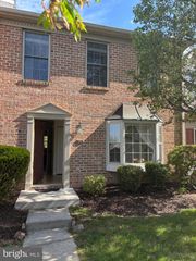 320 WOODLAND VIEW CT, Harrisburg, PA 17110