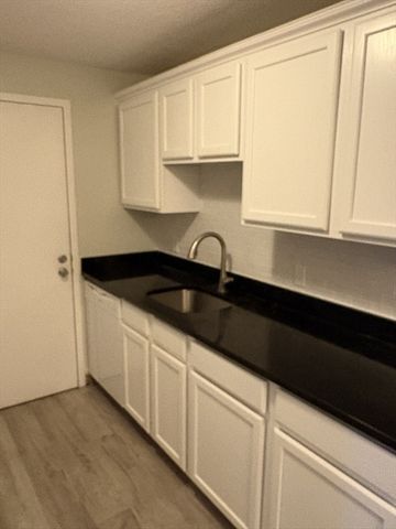 5 Village Hill 18, Natick, MA 01760