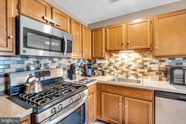 7 RIVER BANK DR, Roebling, NJ 08554