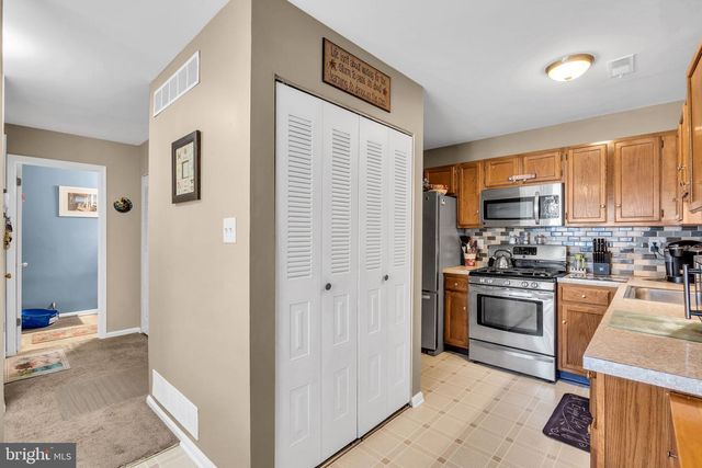 7 RIVER BANK DR, Roebling, NJ 08554