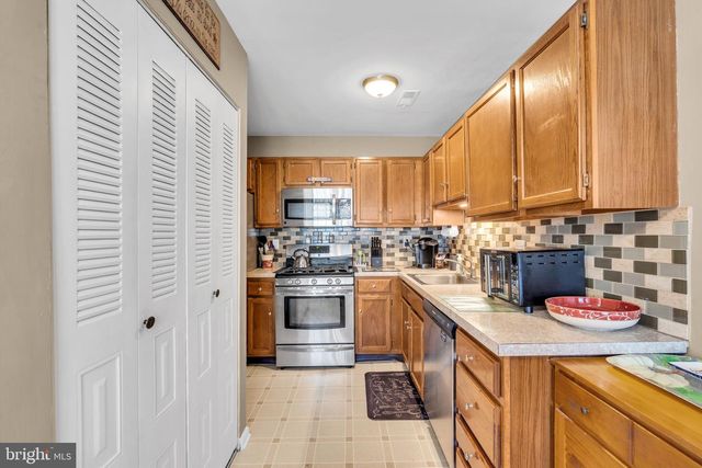 7 RIVER BANK DR, Roebling, NJ 08554