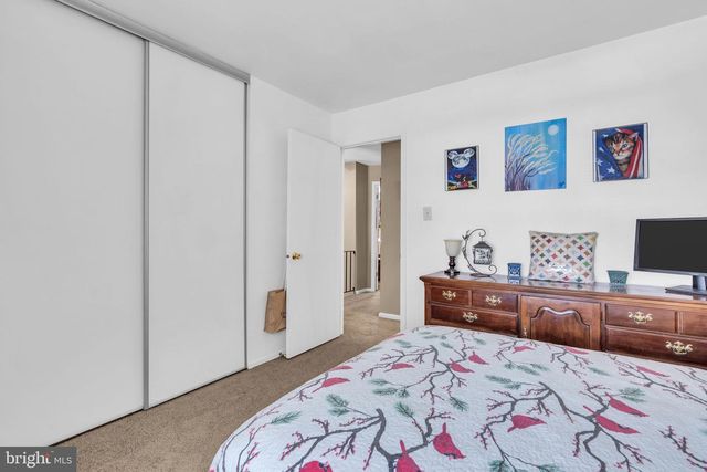 7 RIVER BANK DR, Roebling, NJ 08554