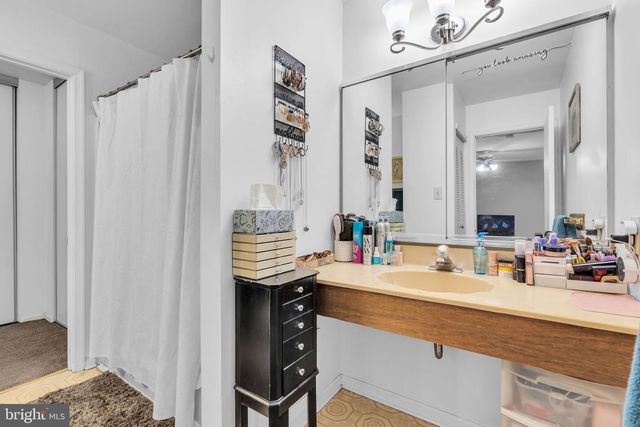 7 RIVER BANK DR, Roebling, NJ 08554