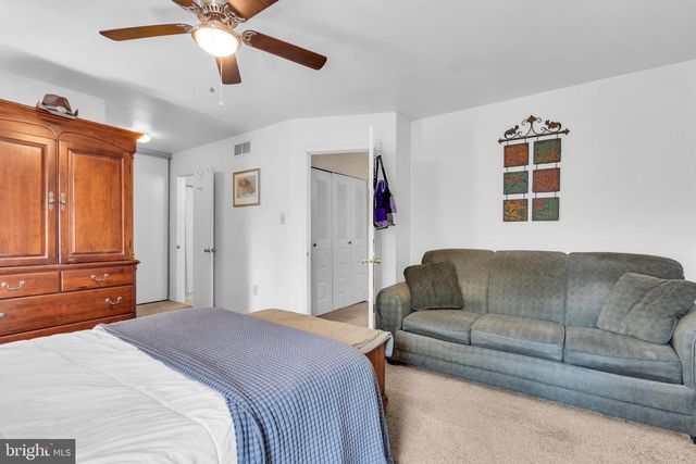 7 RIVER BANK DR, Roebling, NJ 08554