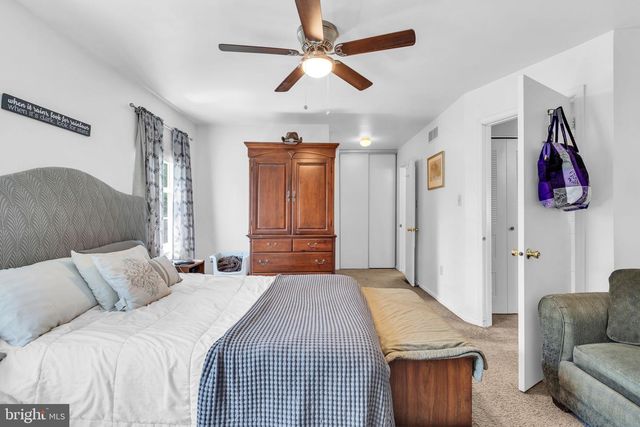 7 RIVER BANK DR, Roebling, NJ 08554