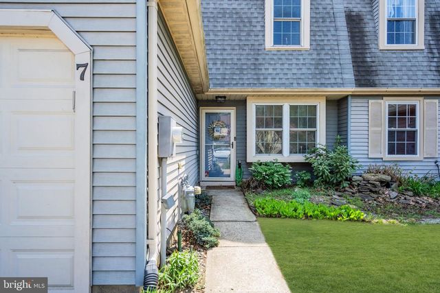 7 RIVER BANK DR, Roebling, NJ 08554