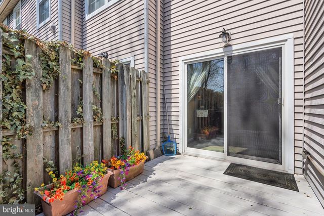 7 RIVER BANK DR, Roebling, NJ 08554