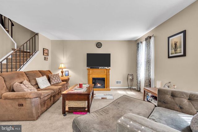 7 RIVER BANK DR, Roebling, NJ 08554