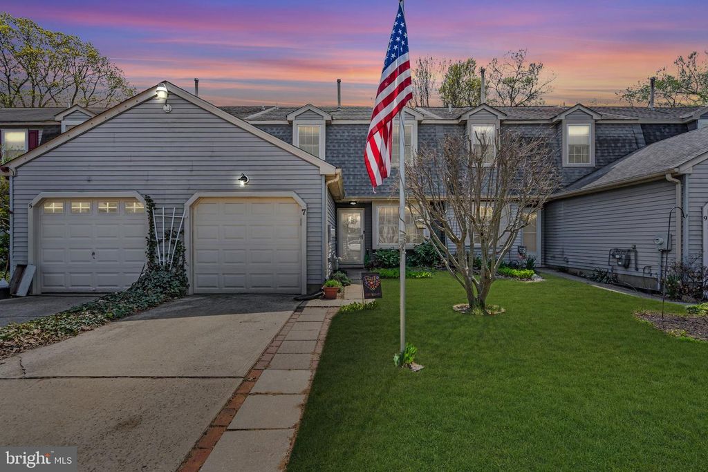 7 RIVER BANK DR, Roebling, NJ 08554