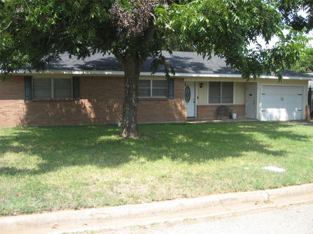 105 Lakeway Drive, Crockett, TX 75835