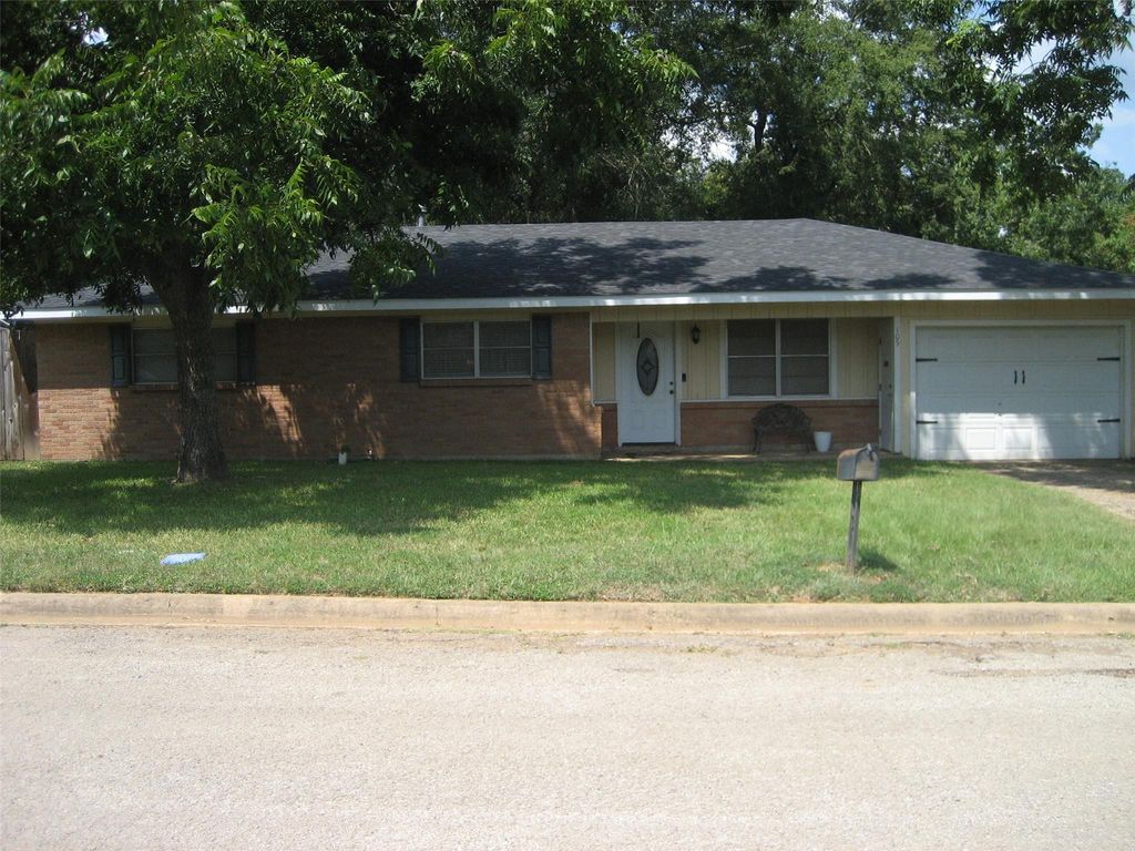 105 Lakeway Drive, Crockett, TX 75835