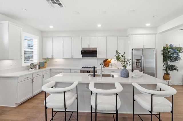 925 De Guigne Drive 4, Sunnyvale, CA 94085