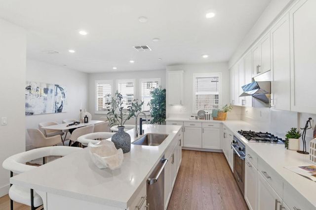 925 De Guigne Drive 4, Sunnyvale, CA 94085