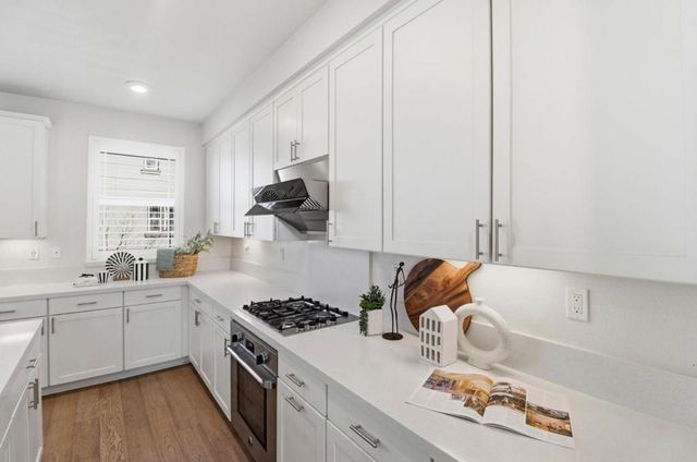 925 De Guigne Drive 4, Sunnyvale, CA 94085