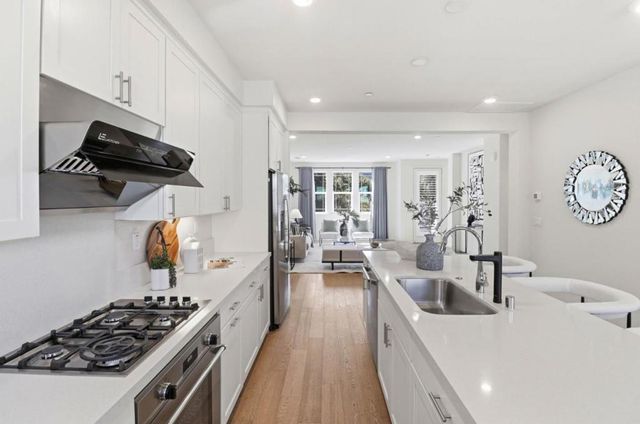 925 De Guigne Drive 4, Sunnyvale, CA 94085