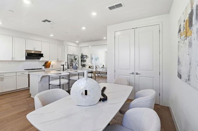 925 De Guigne Drive 4, Sunnyvale, CA 94085