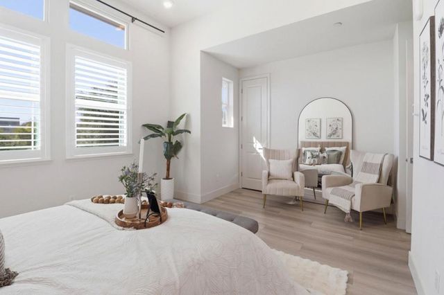 925 De Guigne Drive 4, Sunnyvale, CA 94085