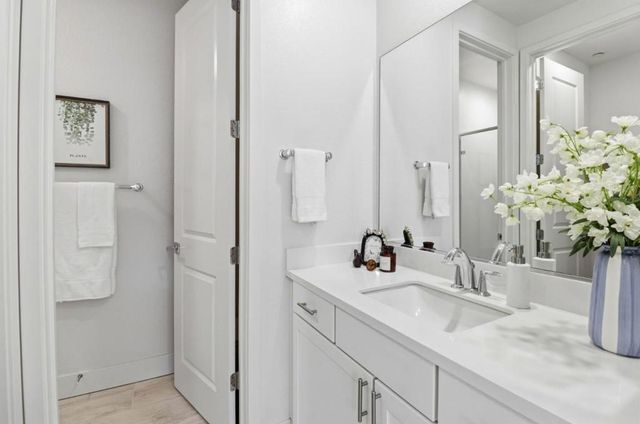 925 De Guigne Drive 4, Sunnyvale, CA 94085