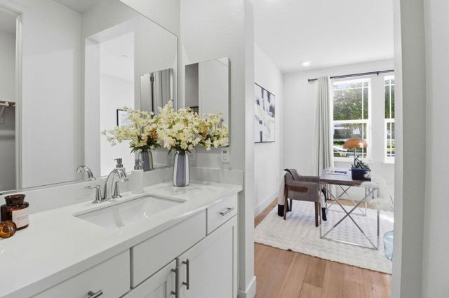 925 De Guigne Drive 4, Sunnyvale, CA 94085