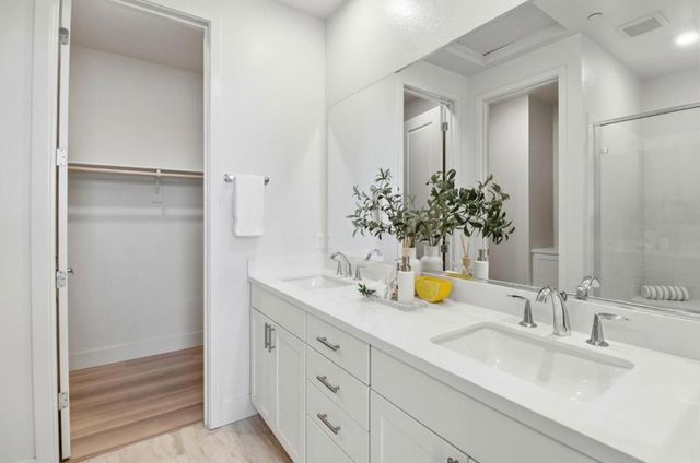 925 De Guigne Drive 4, Sunnyvale, CA 94085