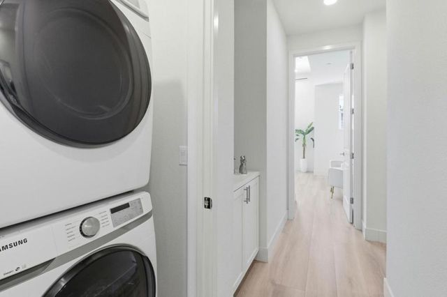 925 De Guigne Drive 4, Sunnyvale, CA 94085