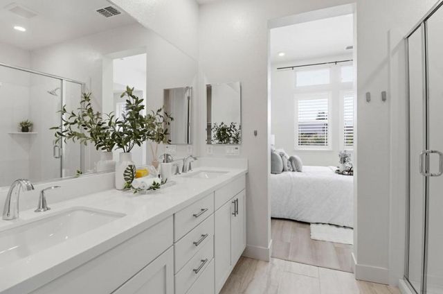 925 De Guigne Drive 4, Sunnyvale, CA 94085