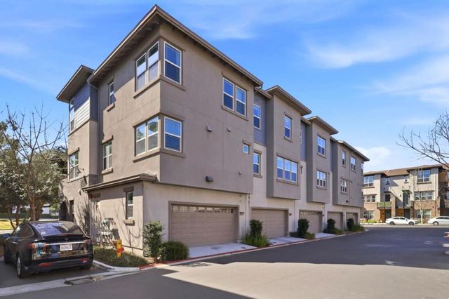 925 De Guigne Drive 4, Sunnyvale, CA 94085